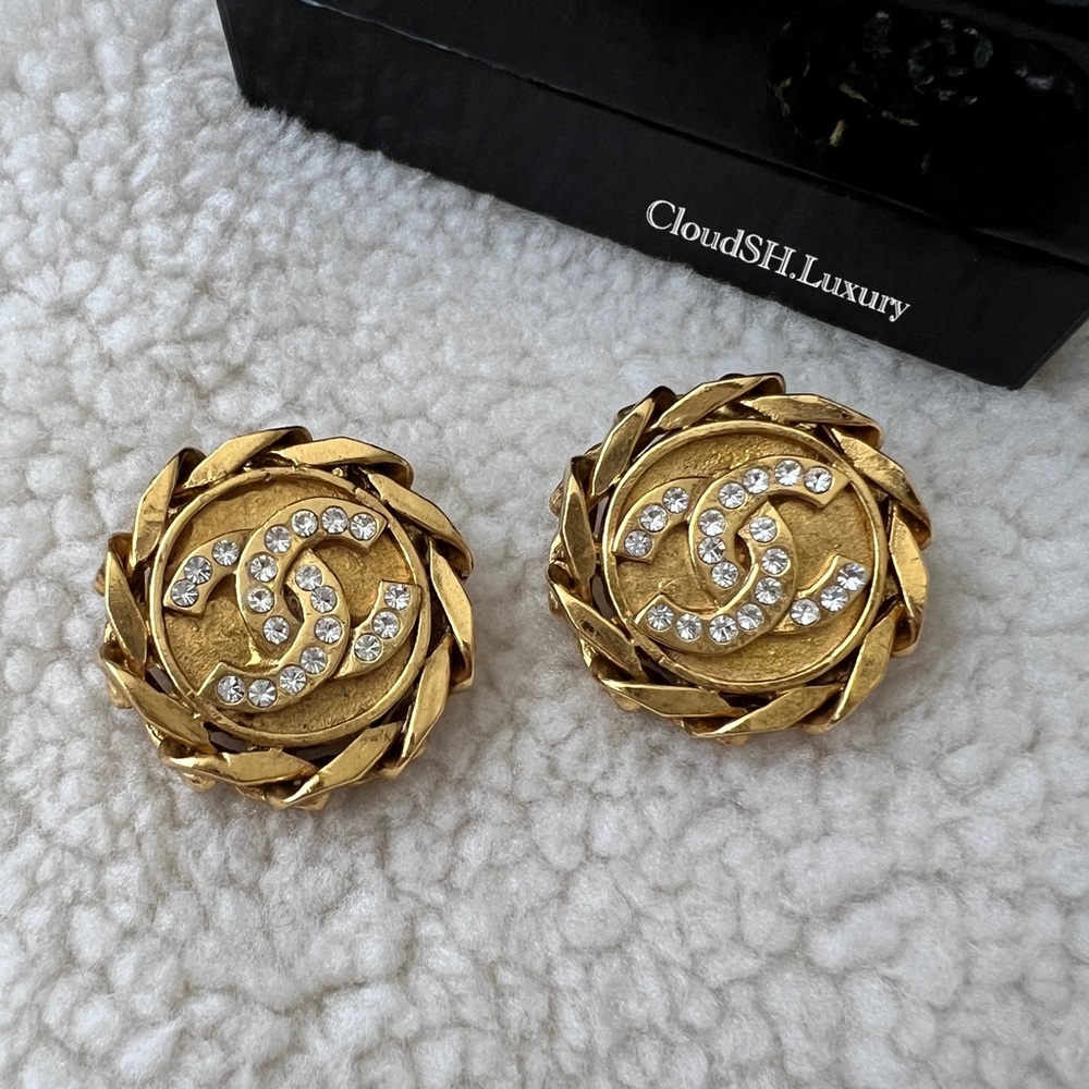 Auth Chanel Vintage Crystal CC Logo Gold Swirl Large Circle Clip-on Earrings